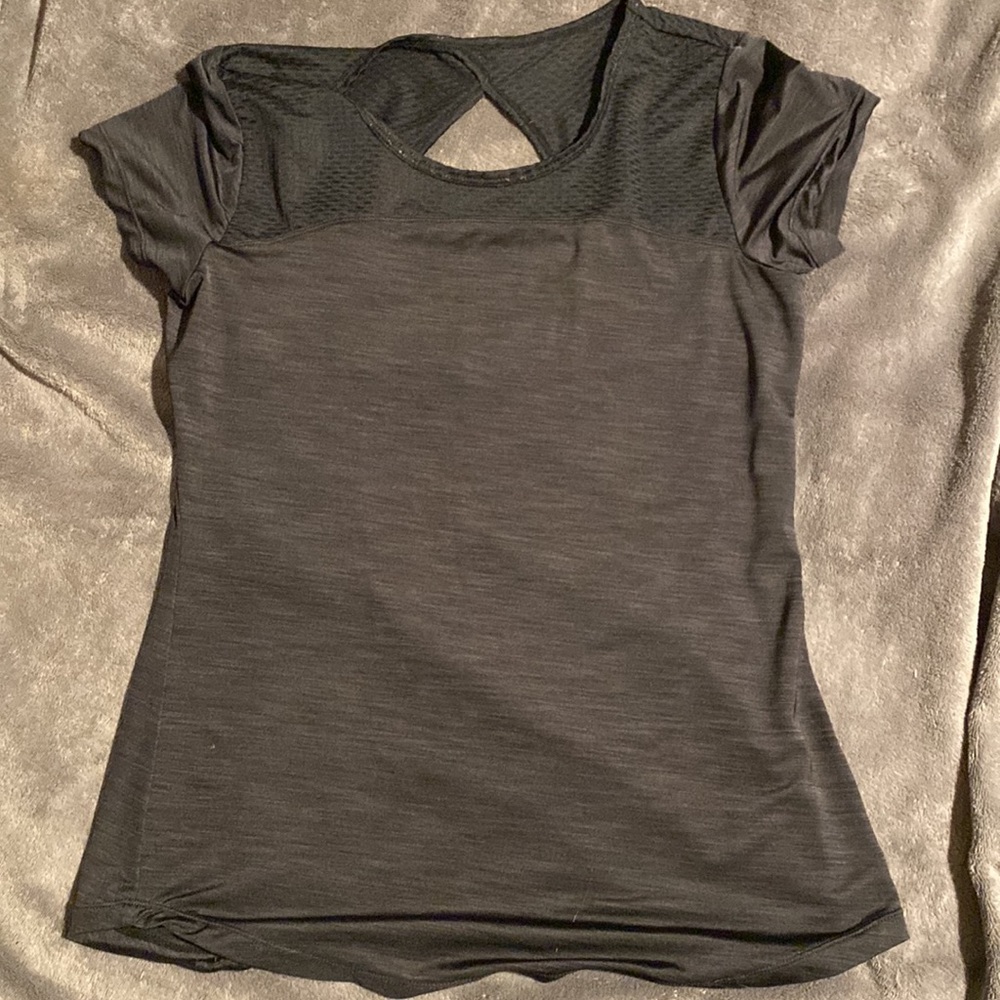 Women’s short sleeve workout out top